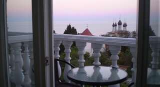 Гостевой дом Villa Cosa Nostra Алупка Семейный номер с видом на море и горы-14