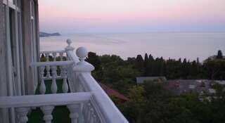 Гостевой дом Villa Cosa Nostra Алупка Семейный номер с видом на море и горы-17